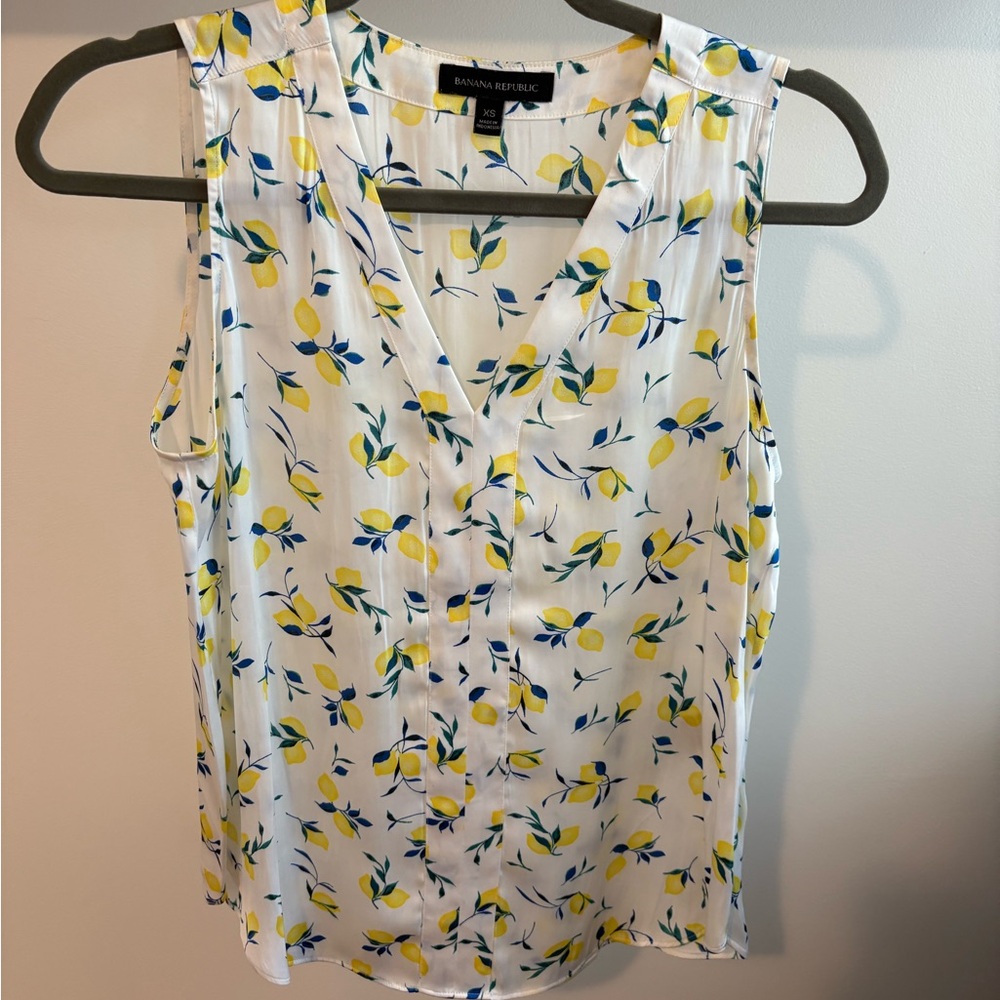 Banana Republic Women's Sleeveless Top - White w/ Yellow Lemons